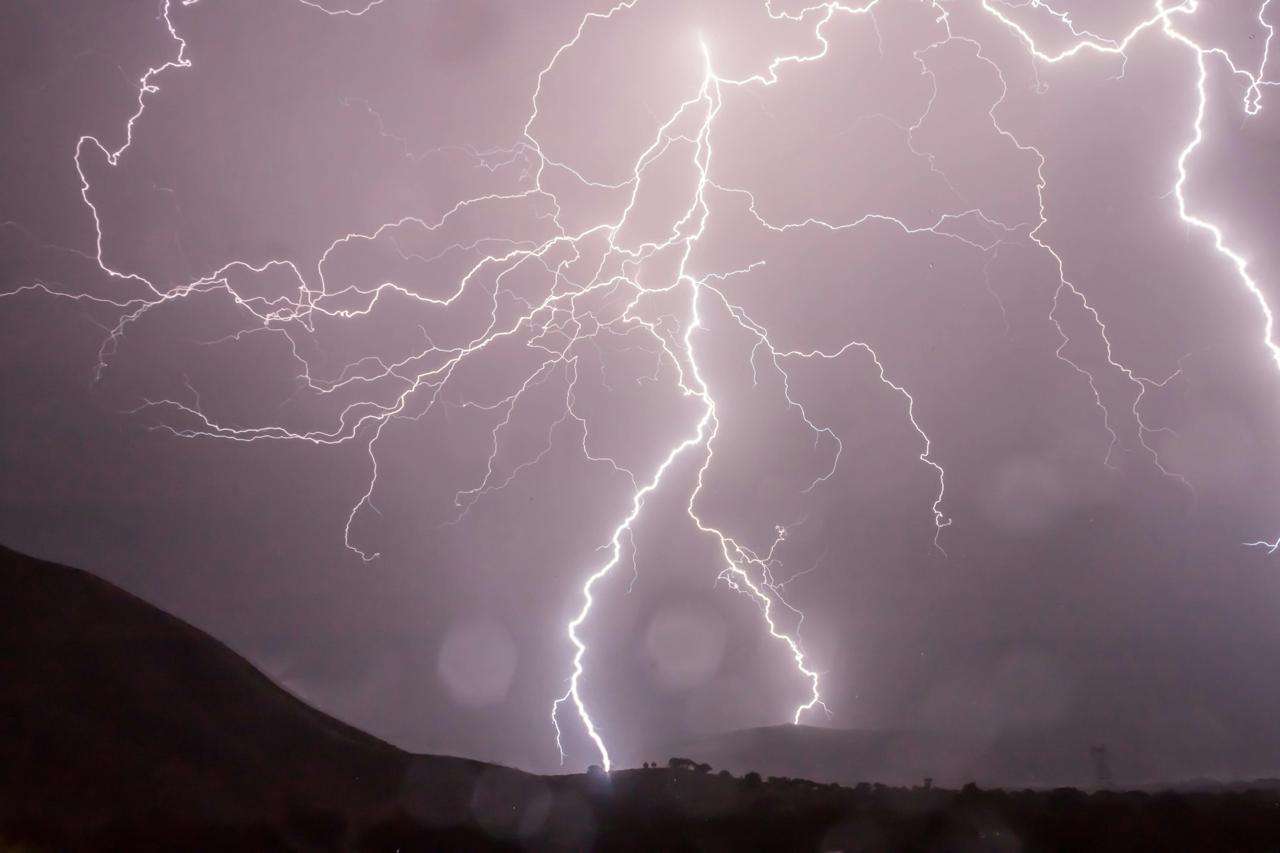 Lanzan alerta por tormenta en colonias del poniente de Juárez