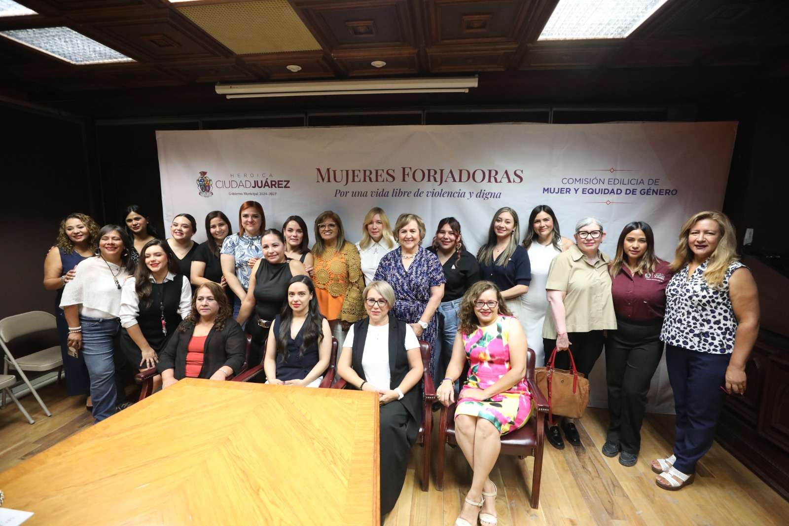 Reconocen a mujeres por su trayectoria en la comunidad | La Opción de ...