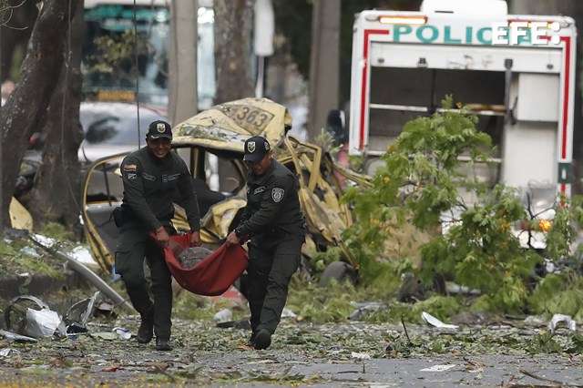Terrorismo en Colombia: Tumban helicóptero y explotan carro; mueren 14