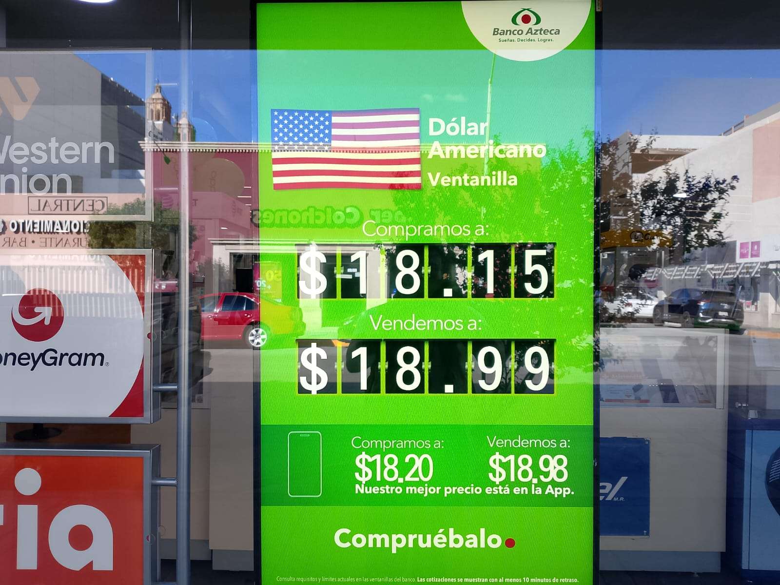 Venden el dólar a $18.99 en Banco Azteca