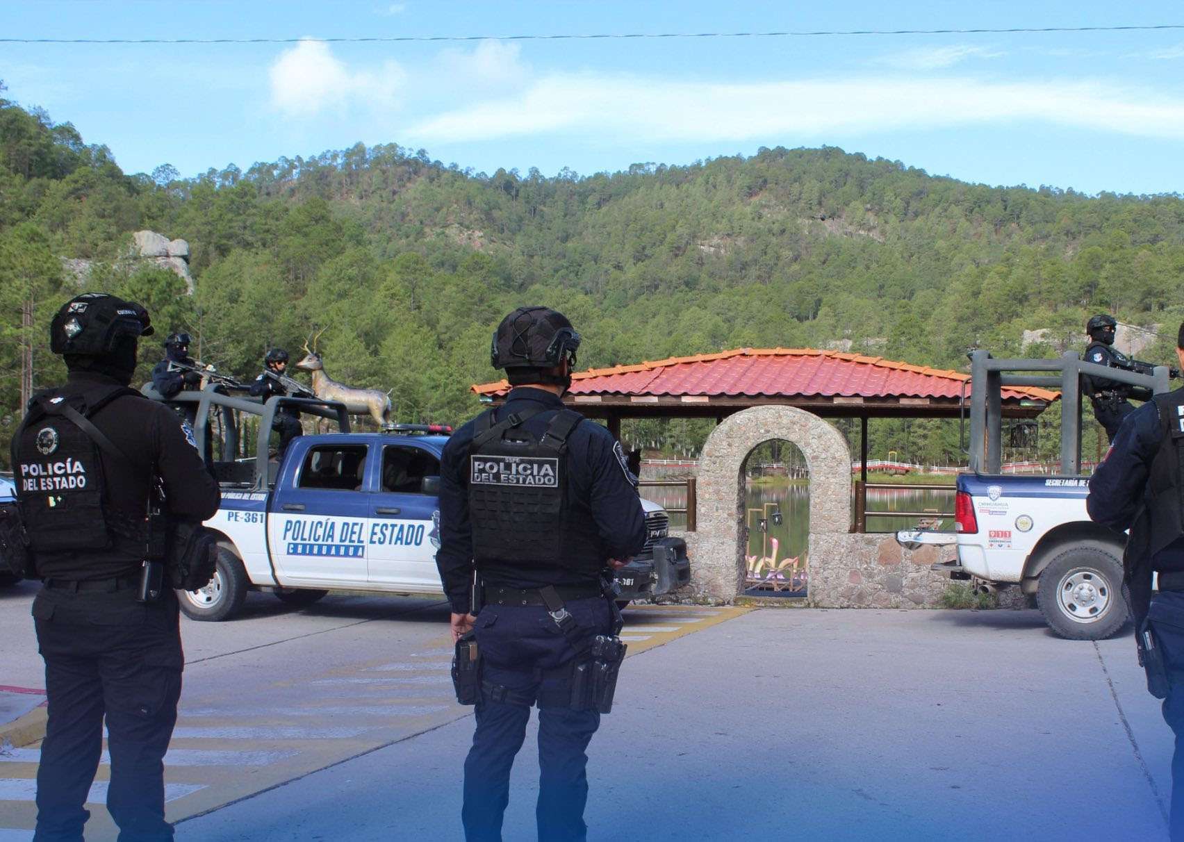 Caen estatales a barranco cerca de Guadalupe y Calvo
