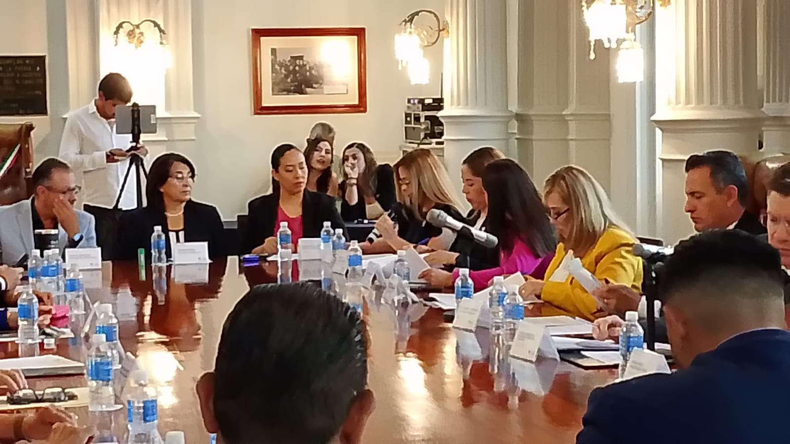 Aprueban exhorto para declarar fin de semana libre de impuestos