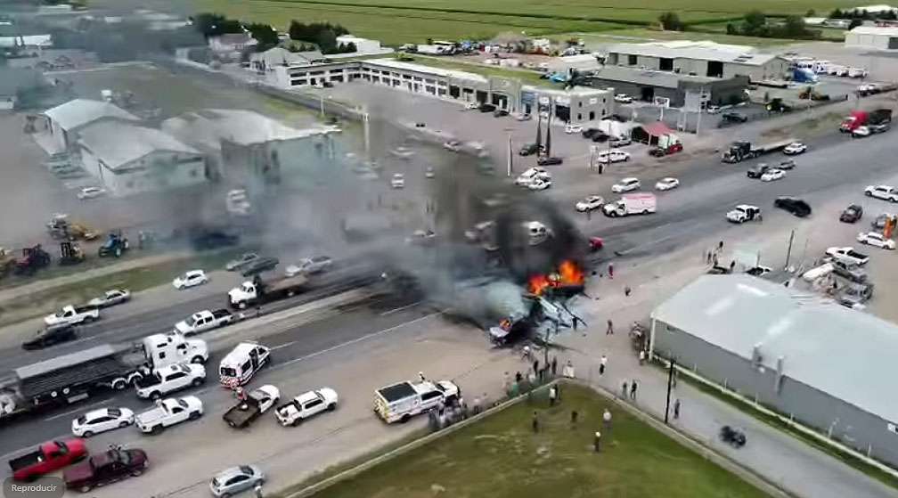 Deja 4 muertos choque e incendio de vehículos en Cuauhtémoc