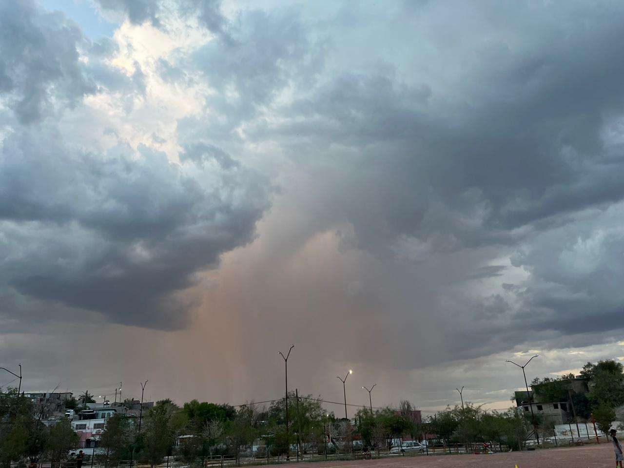 Prevén chubascos y tormentas; PC pide extremar precauciones