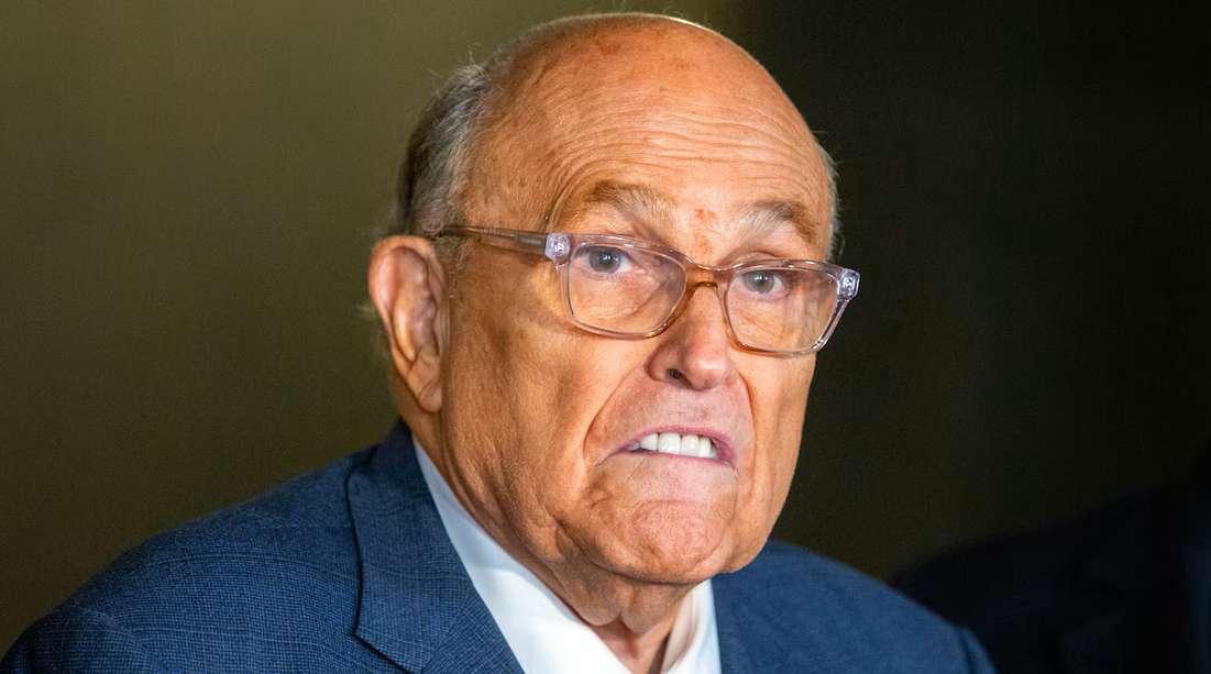 Se accidenta en carro Rudy Giuliani, exabogado de Trump