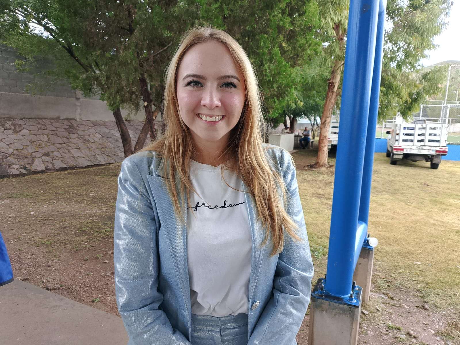 Recorre diputada el distrito 16 por gestiones vecinales