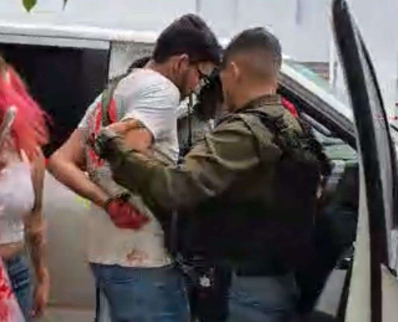 Detienen al activista súper humano 