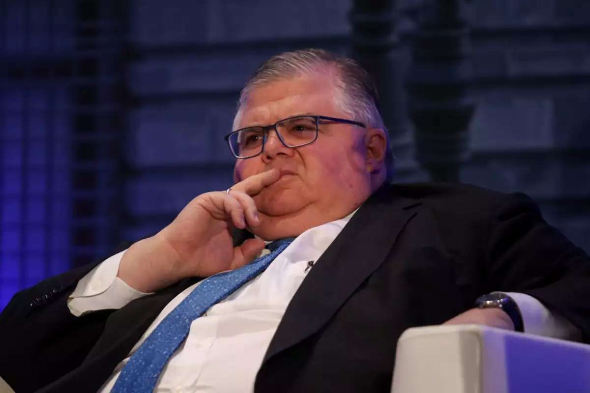 No creen exgobernadores de Banxico en criptos y alertan desorden histórico