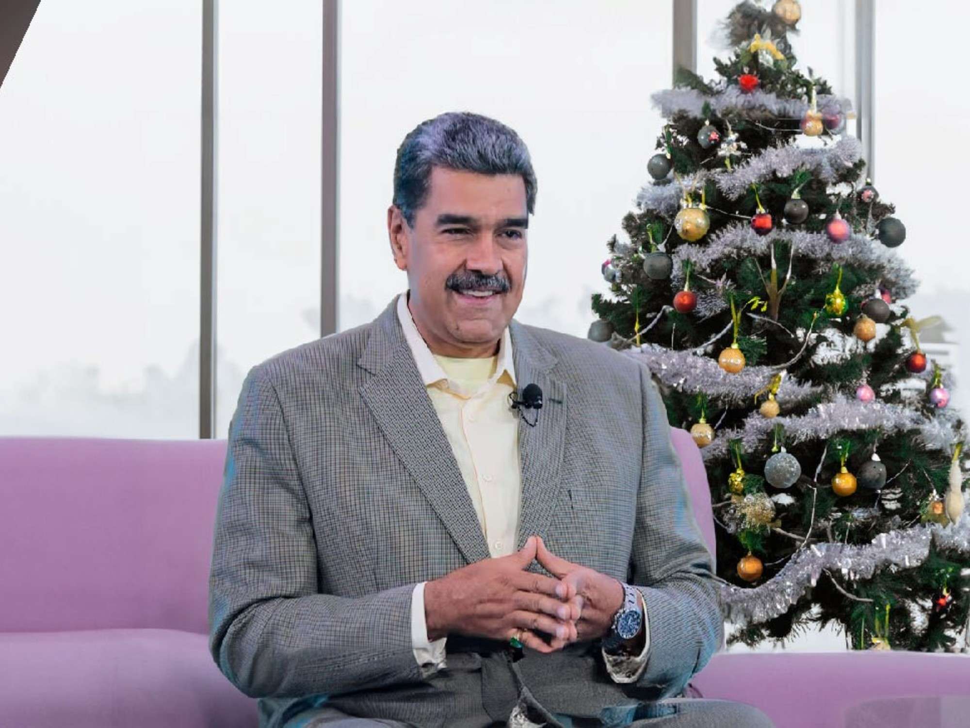 Vuelve Maduro a adelantar la navidad para el 1 de octubre