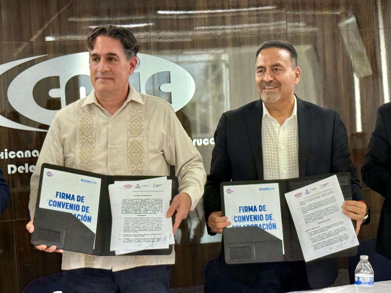 Firman convenio con CMIC para agilizar trámites en Recaudación de Rentas