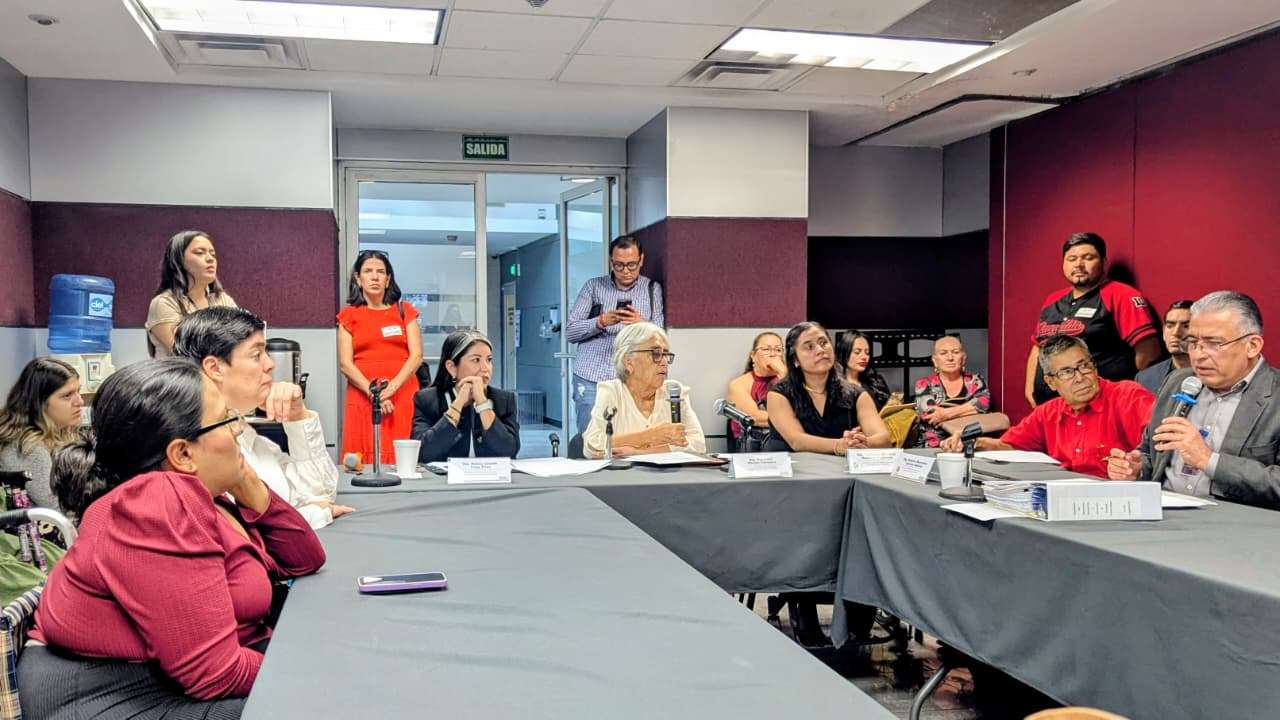 Avanza en Comisión el Día Estatal de la Lengua de Señas
