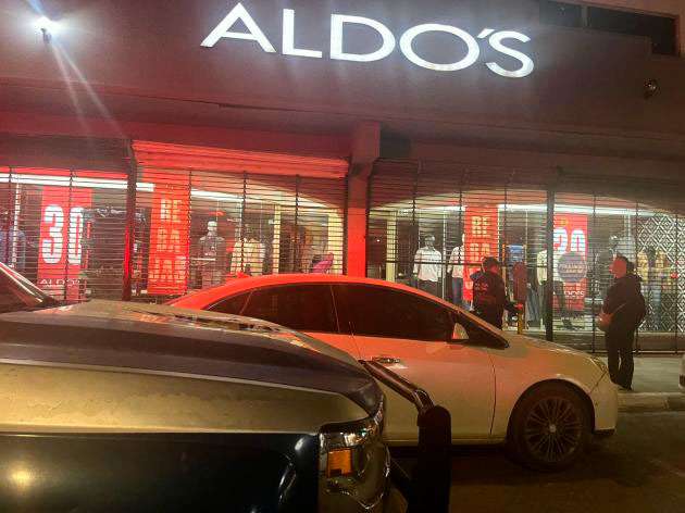 Con machete asaltan local en Cuauhtémoc frente a cámara policiaca