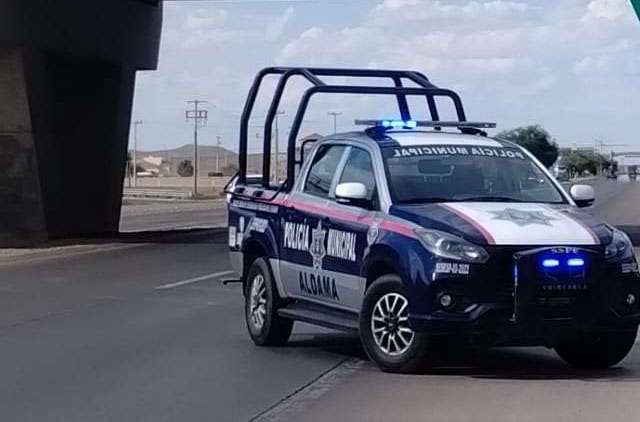 Empistolados roban camioneta en la carretera Chihuahua a Aldama