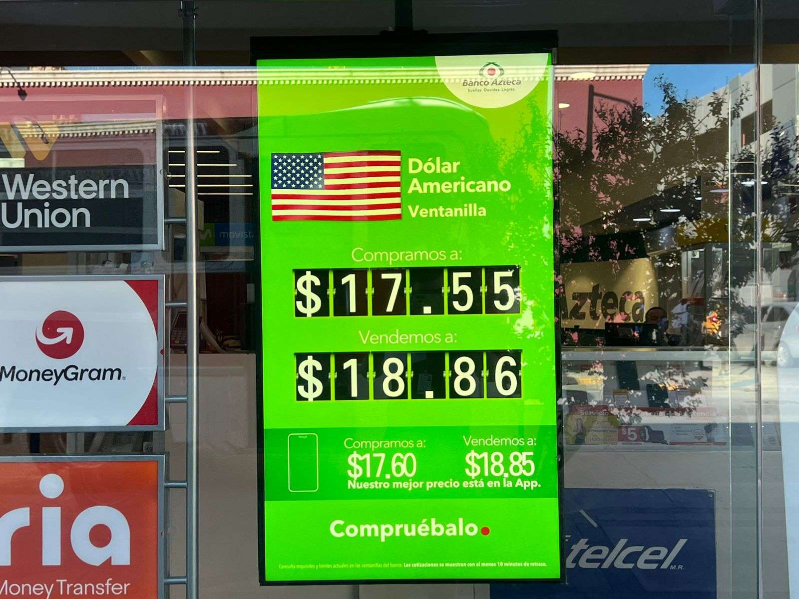 Se vende hoy el dólar a $18.86 en Banco Azteca