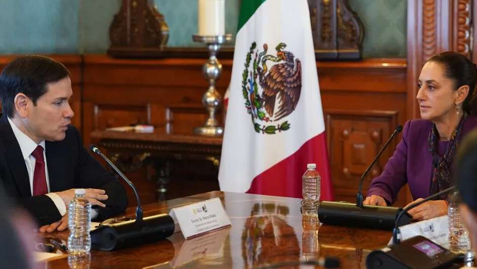 Pide Sheinbaum a Rubio extraditar a ex fiscal y ex juez implicados en caso Ayotzinapa
