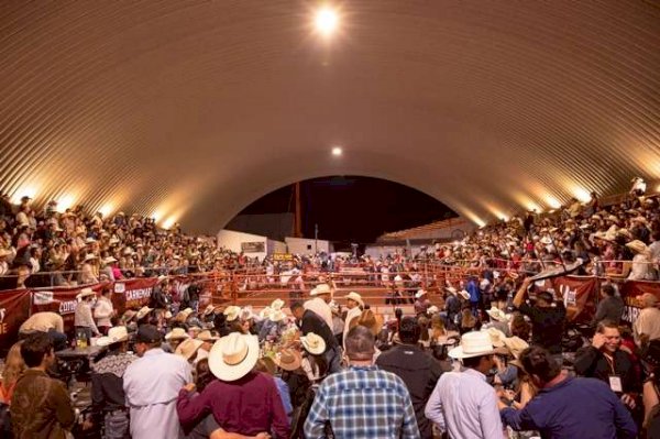 Abarrotan el Teatro del Pueblo por rodeo nocturno en Expogan | La ...