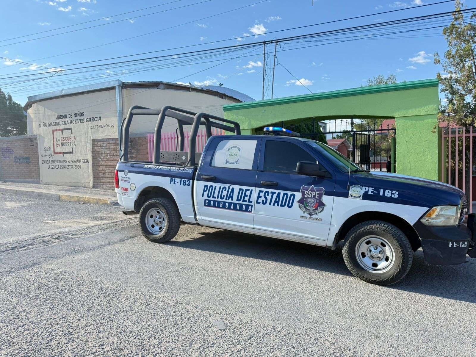 Dejan cartulina con amenazas en jardín de niños