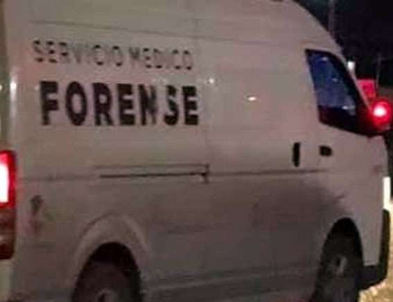 Cae troca a barranco en Satevó; 1 muerto