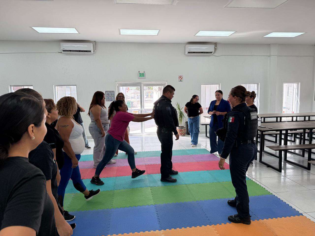 Imparten taller de defensa personal para mujeres en Juárez