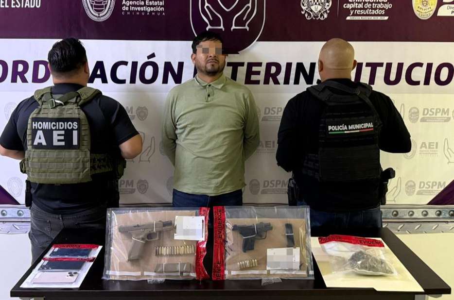 Cae con dos pistolas y marihuana en la colonia Saucito