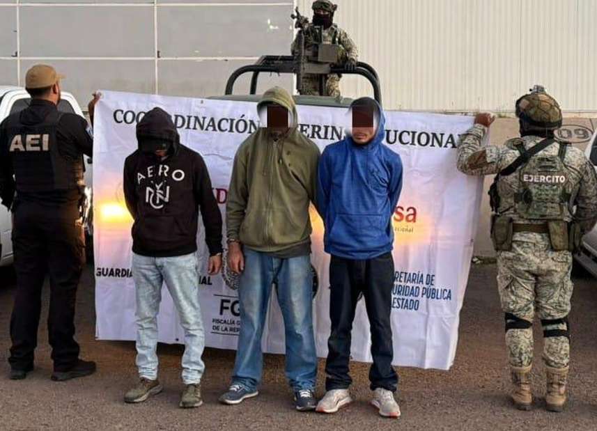 Caen tres con drogas y armas hechizas durante cateo en Parral