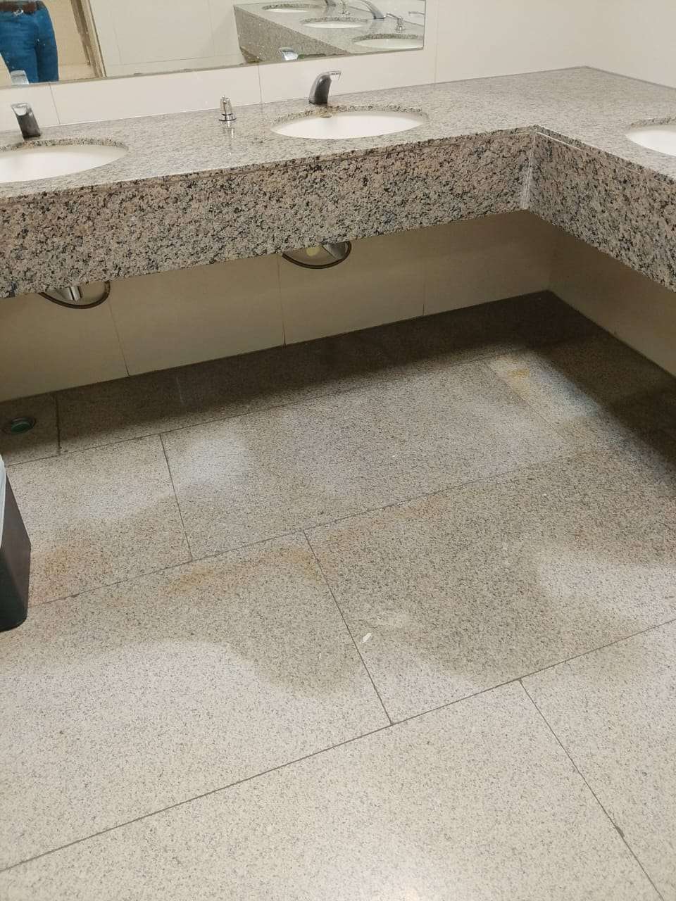 Exhiben baños del TSJ en pésimas condiciones 