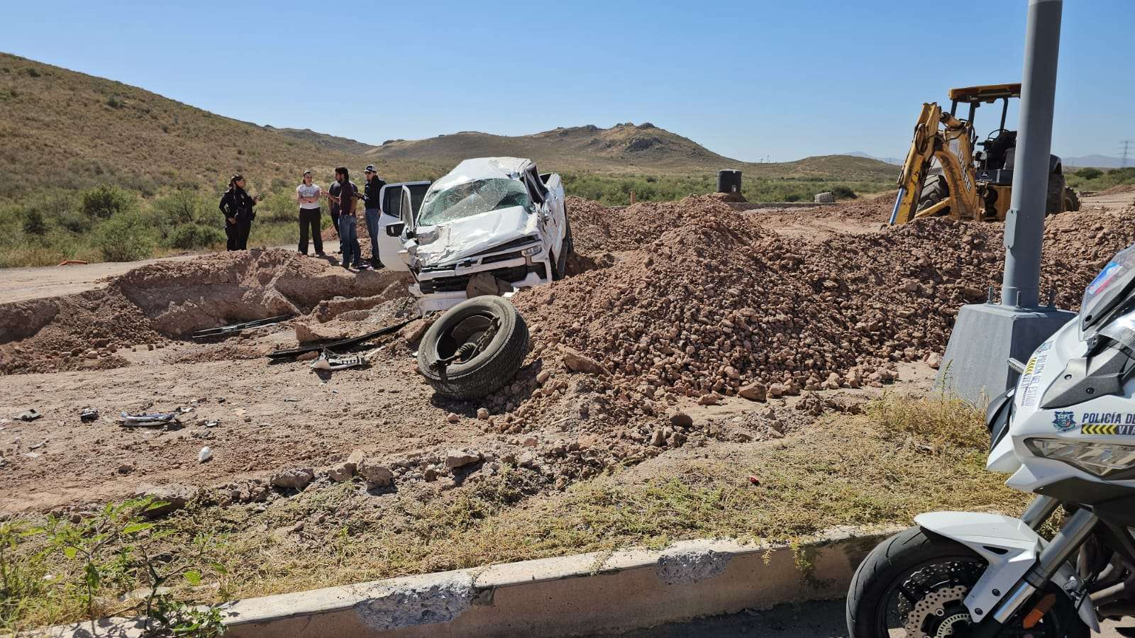 Pierde el control y vuelca en zona de construcción | La Opción de Chihuahua