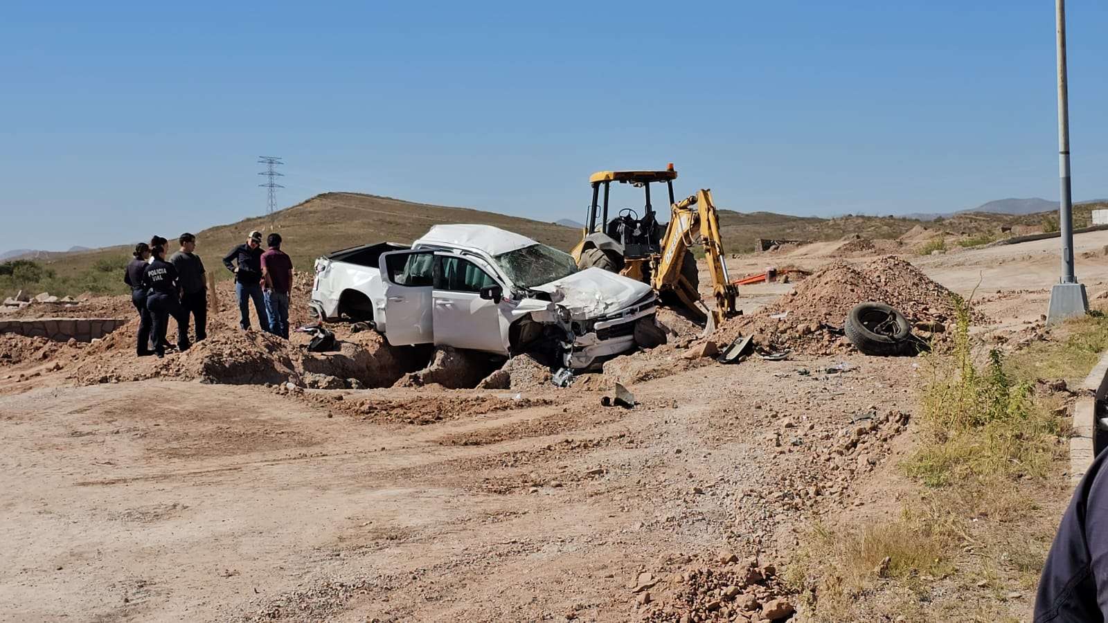 Pierde el control y vuelca en zona de construcción | La Opción de Chihuahua