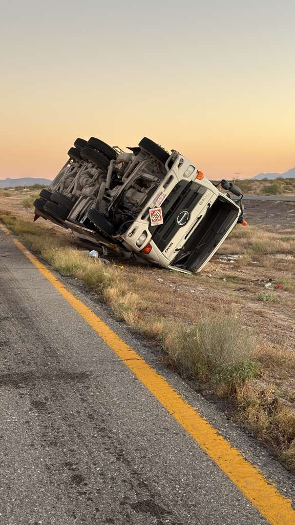 Alertan por volcadura de pipa en carretera Chihuahua-Juárez