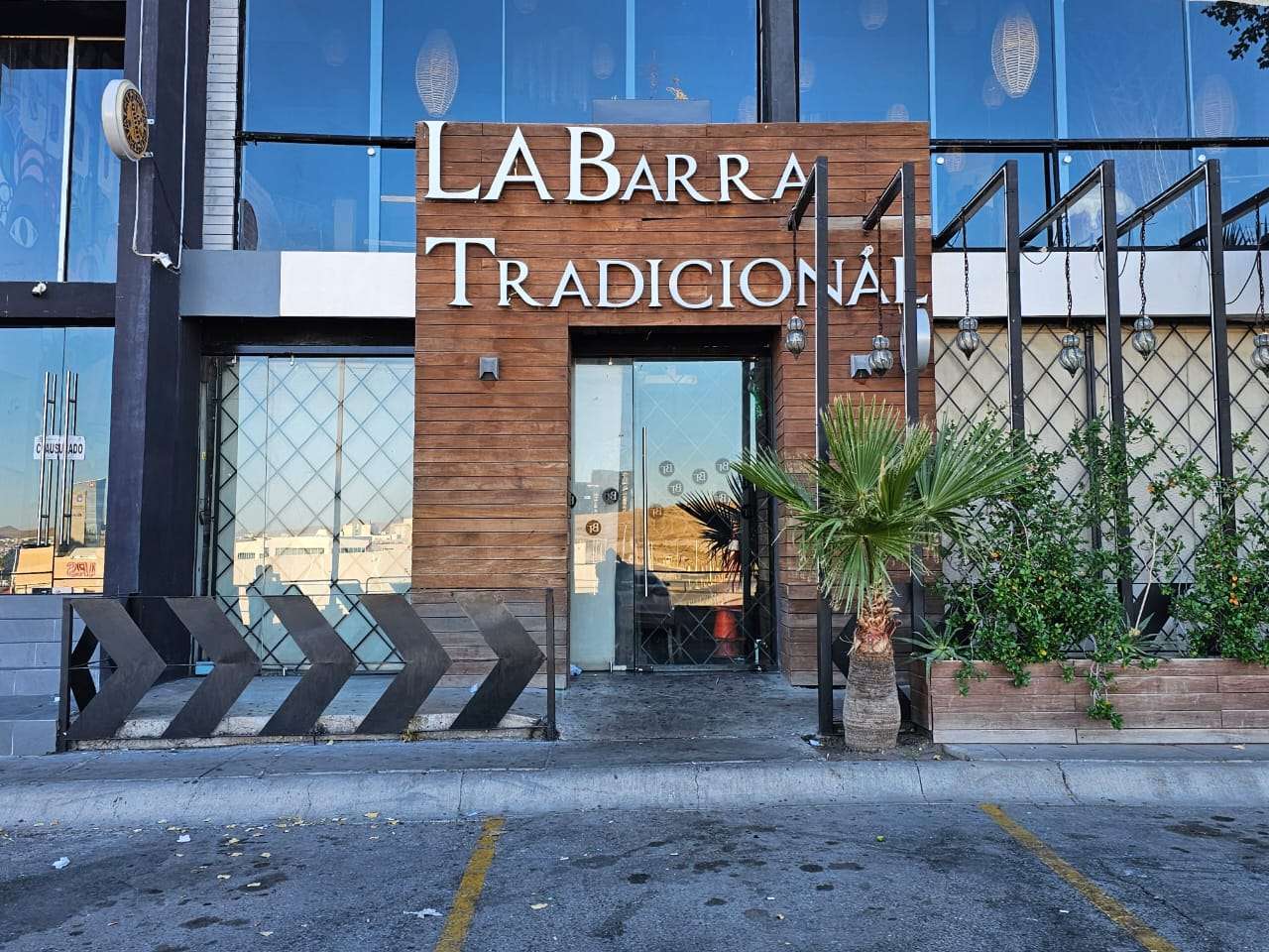 Podrían relacionarse detenidos por ataque armado afuera de bar con crimen organizado
