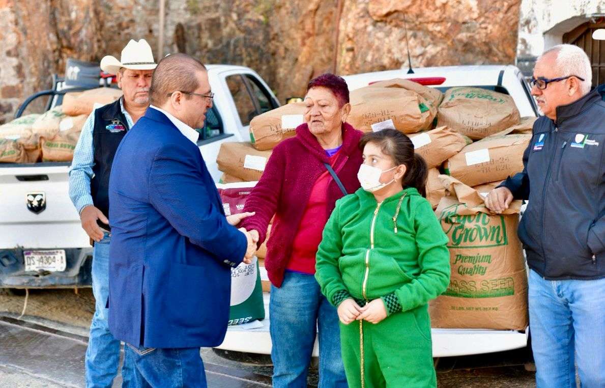 Refuerzan el campo con distribución de semilla para productores