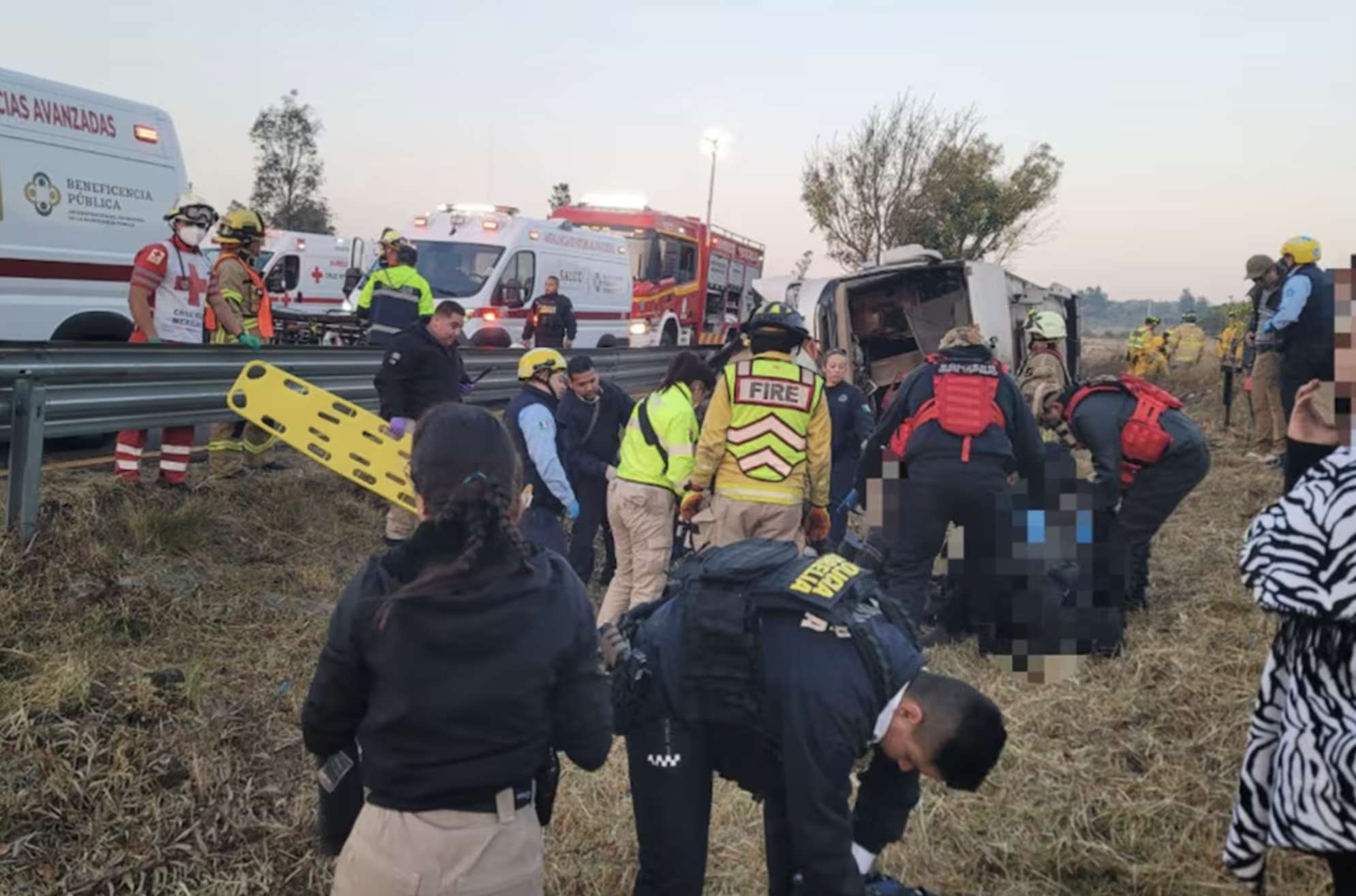 Uruapan de luto otra vez: Mueren 10 pasajeros en volcadura de autobús