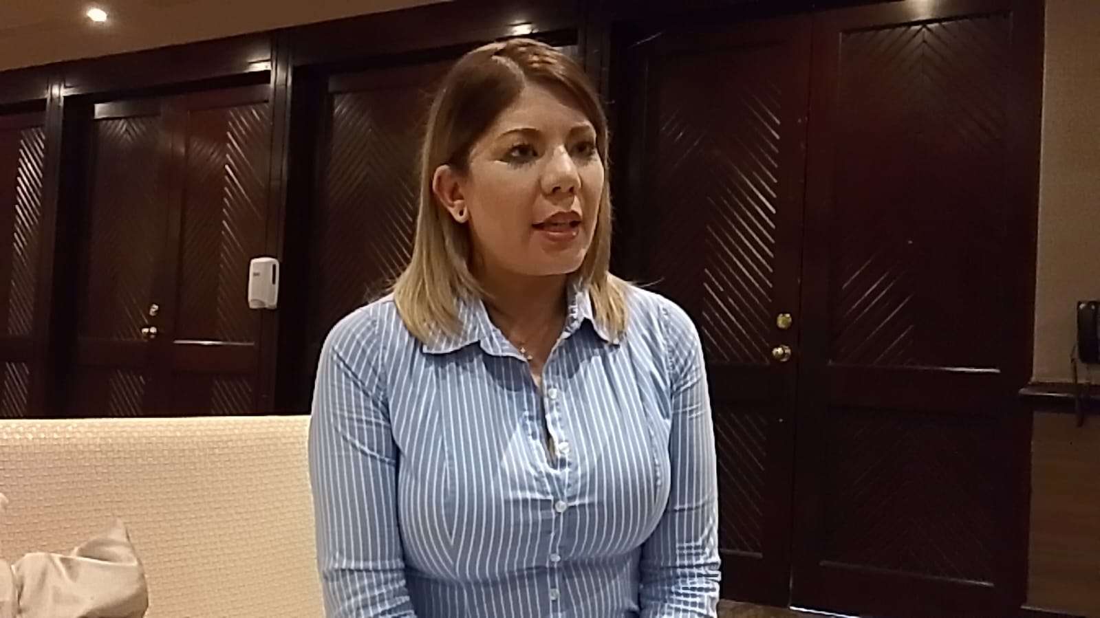 Llama Pan a cuidar los tiempos tras lonas pro-Bonilla en el desfile