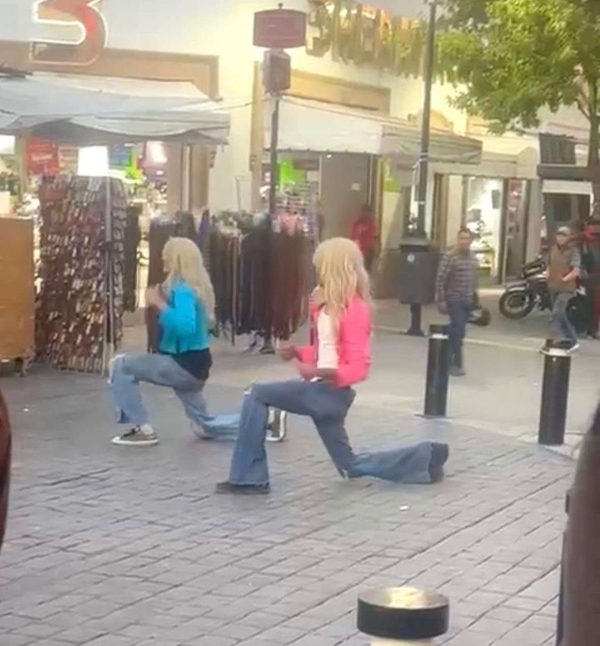 Comparten artistas urbanos su talento en la Líber