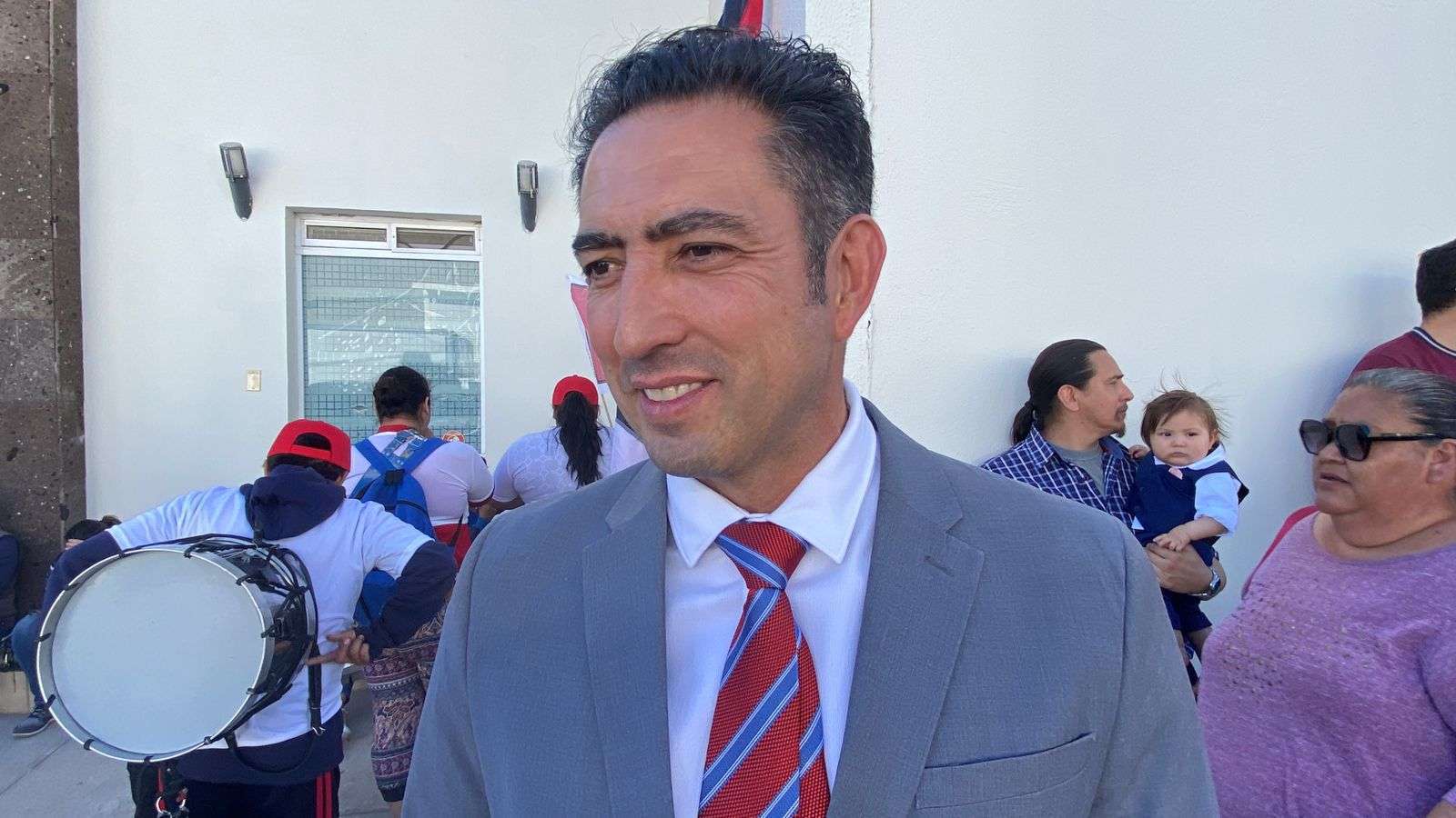 Le quitan a Riggs el sueldo de un mes por ejercer violencia de género