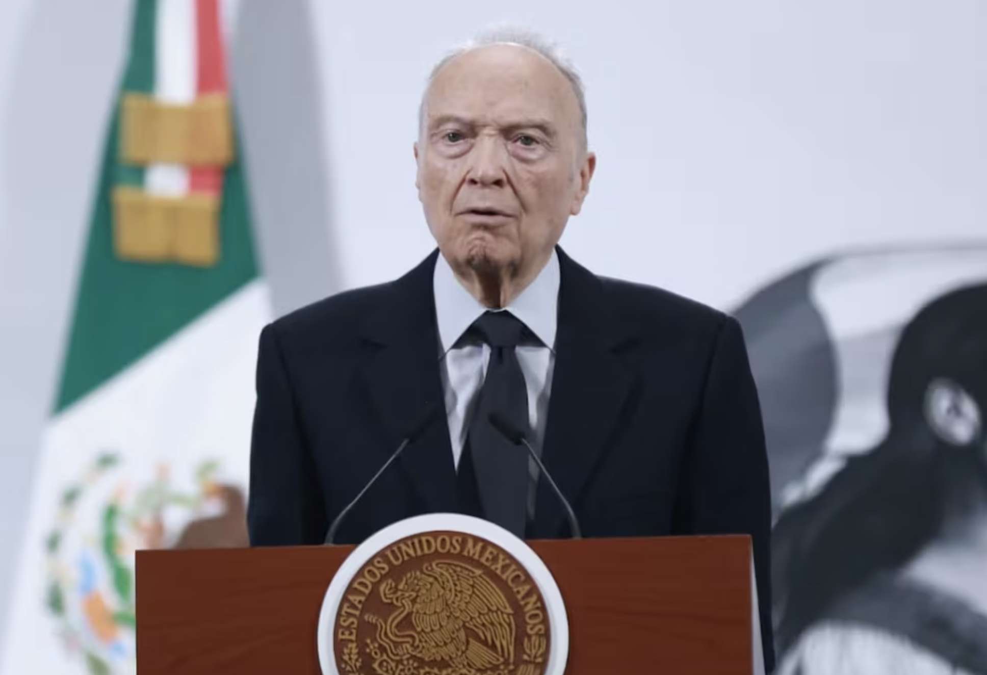 Confirman renuncia de Gertz Manero a la FGR