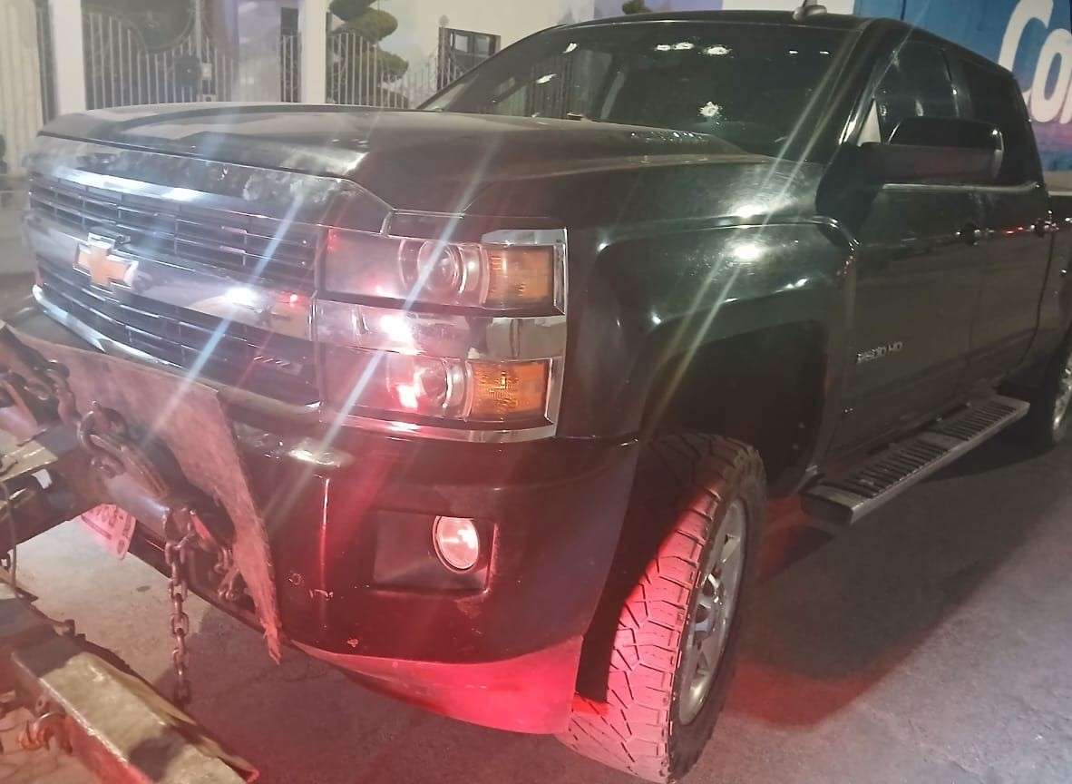 Hallan 2 pistolas en troca de baleados en Cuauhtémoc