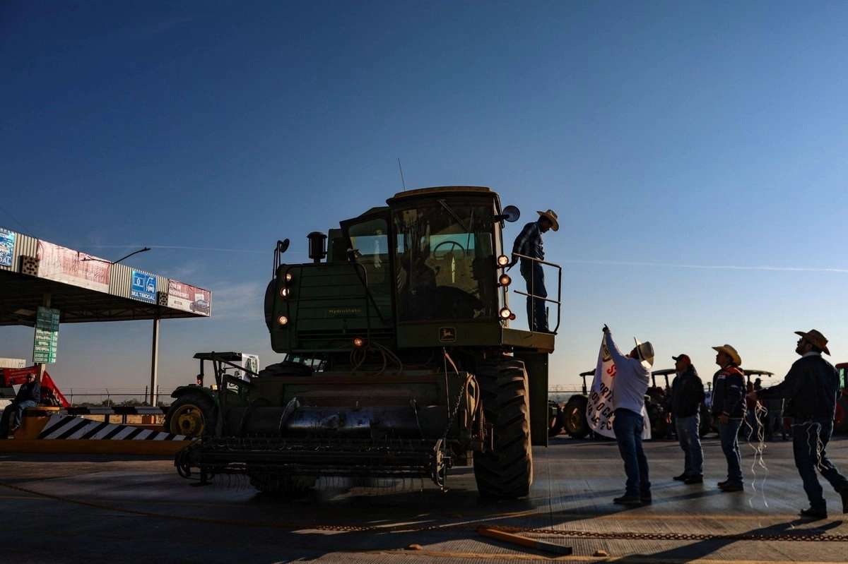 Retiran bloqueos en ocho puntos carreteros de Guanajuato 