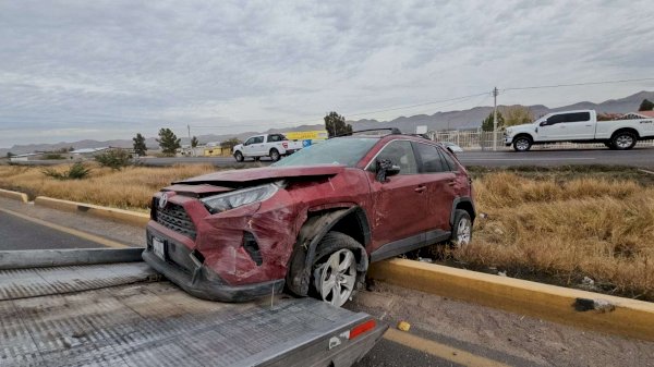 Pierde el control y vuelca en la carretera a Juárez | La Opción de ...