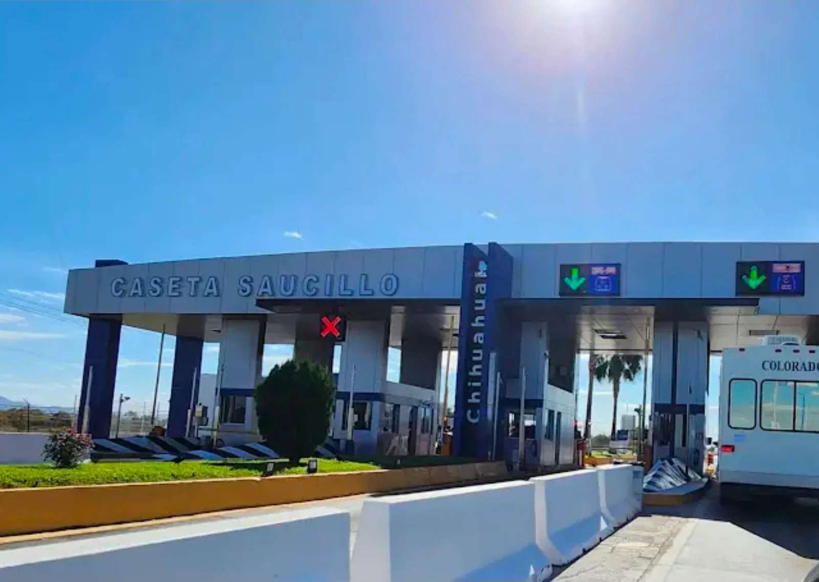 Sigue bloqueo parcial en caseta de Saucillo 