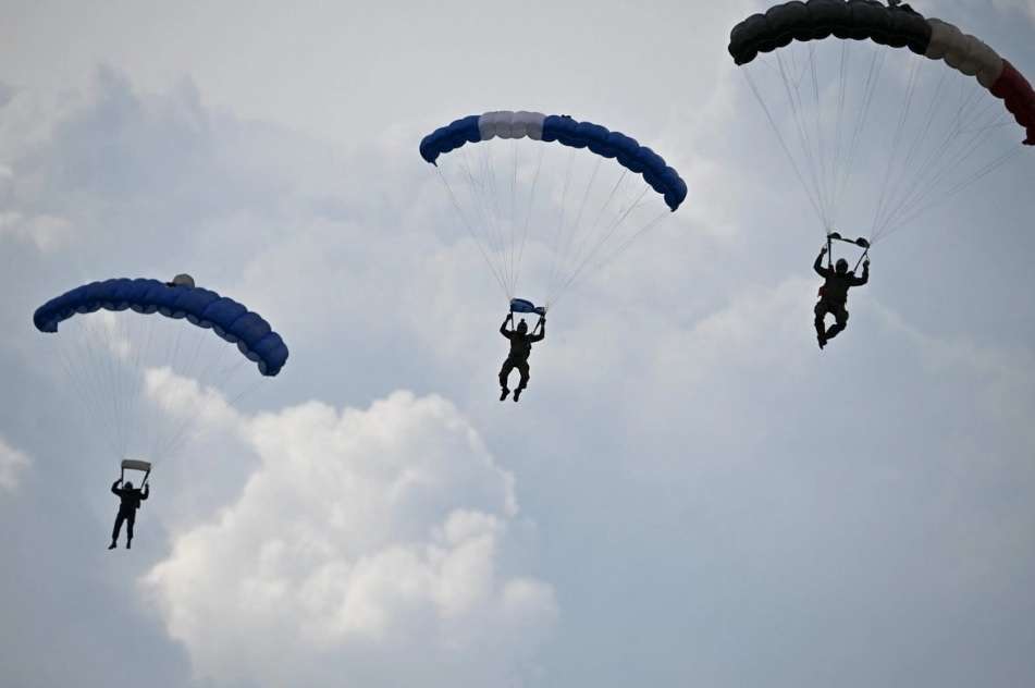 Recluta Venezuela a 5 mil 600 soldados en medio de amenazas de Eu