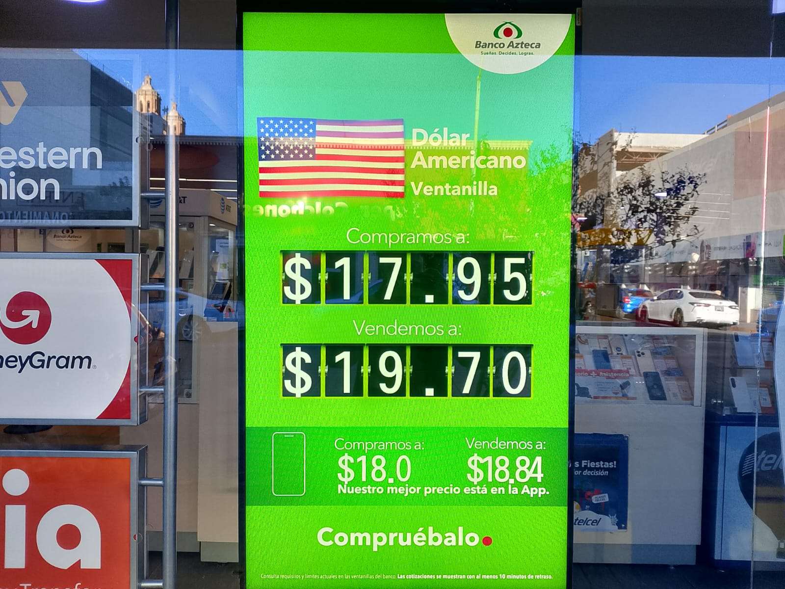 Continúa dólar a $19.70 en Banco Azteca