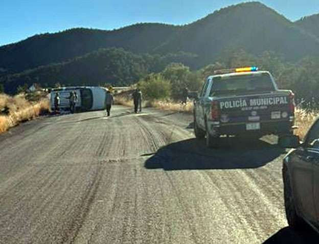 Fueron 2 muertos al volcar camioneta en la carretera Nonoava a Guachochi