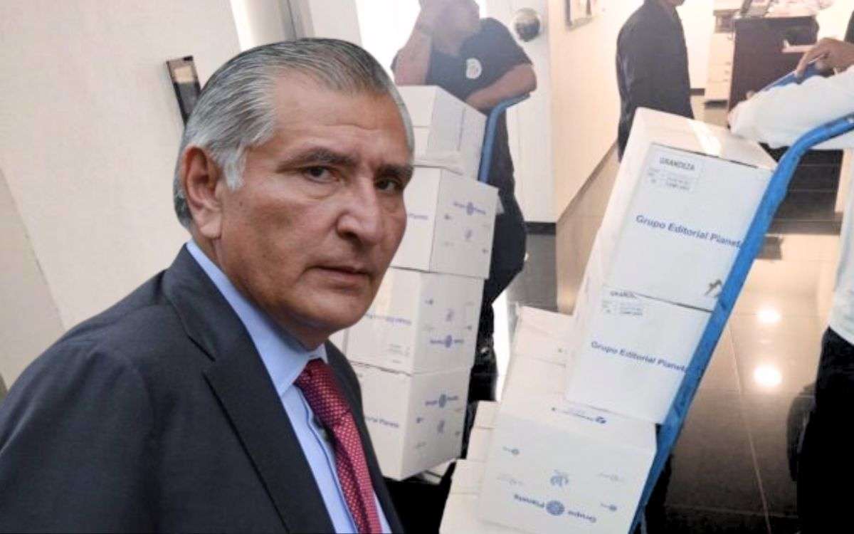 Obsequia Adán Augusto 17 mil ejemplares de Grandeza el libro de Amlo 
