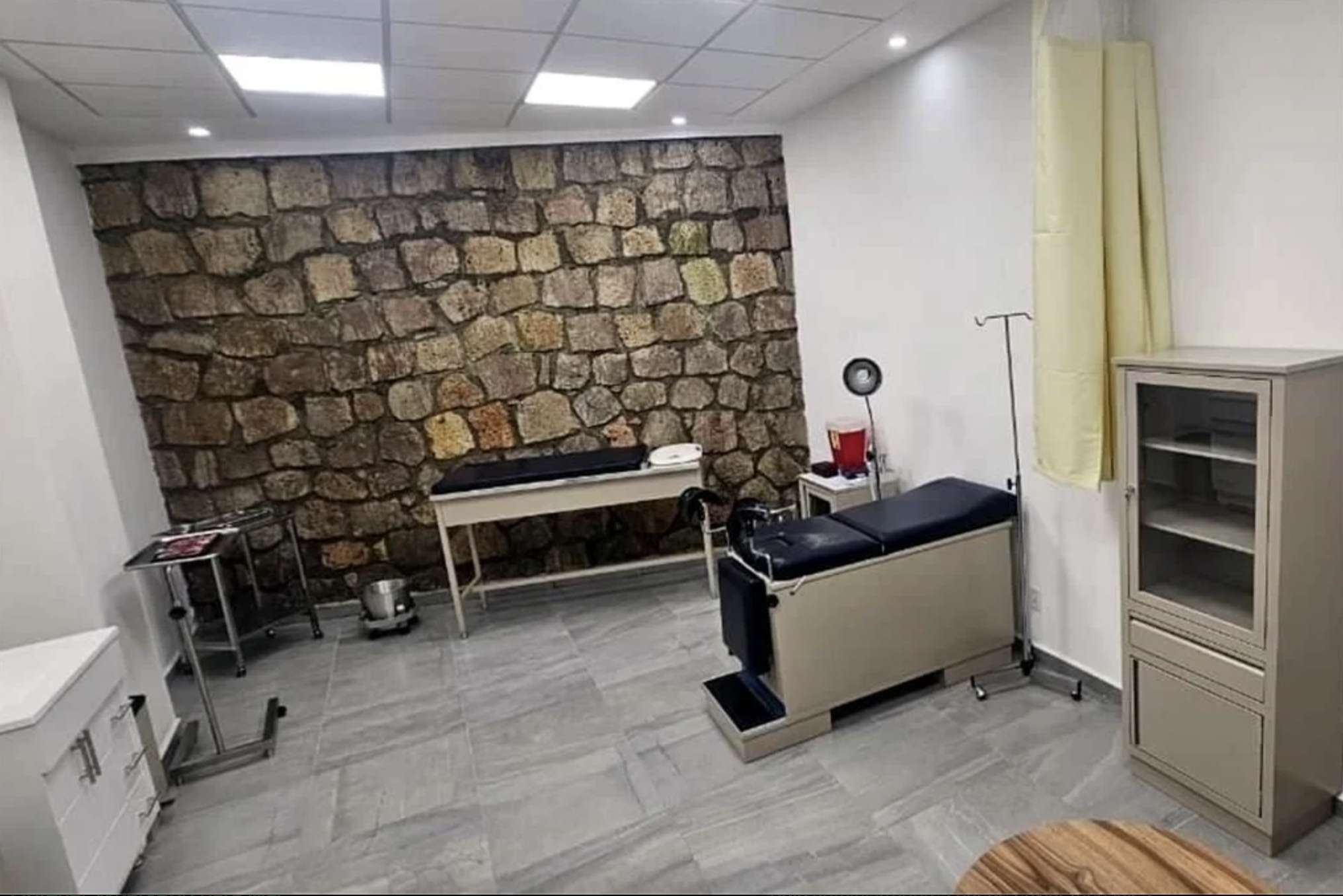 Inaugura Batres consultorio vacío del Issste en Michoacán