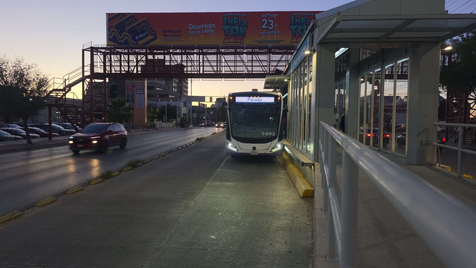 Cierran 8 estaciones del BRT por desfile de aniversario de Juárez