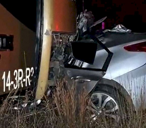 Oficial; 1 muerto y 7 lesionados en choque de auto y camión | La Opción ...
