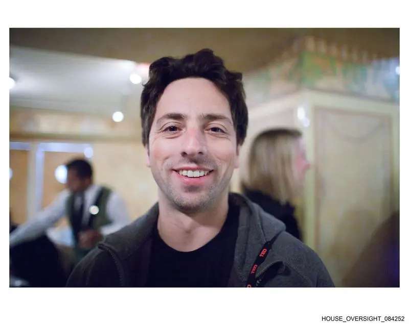 En una de las imágenes aparece el cofundador de Google, Sergey Brin.