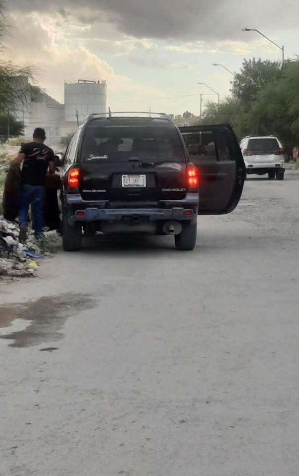 Sancionarán al cochino; por arrojar basura en vía pública
