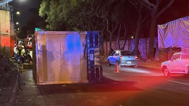 Muere Aplastado por Camión con Botellas de Vino en Cdmx